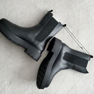 High Profile Chelsea Boots Size 9.5 H&M NWT Black